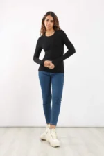 ⁦توب قطن بأكمام طويلة من كارينا – مريح وأنيق للاستخدام اليومي⁩ - الصورة ⁦6⁩